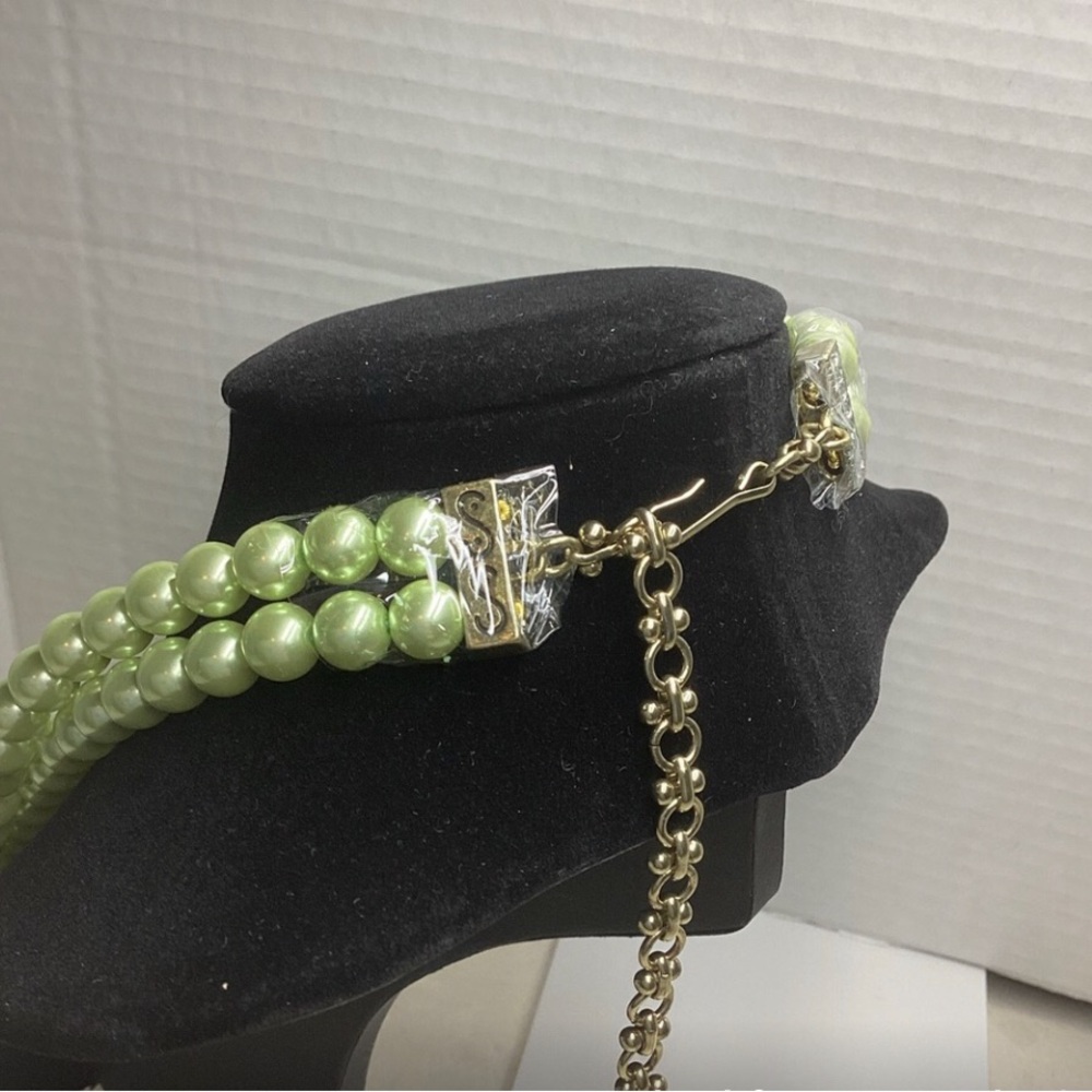 Elegant Heidi Daus” Night of the Gardenia”Green Pearl Necklace - Picture 5 of 8